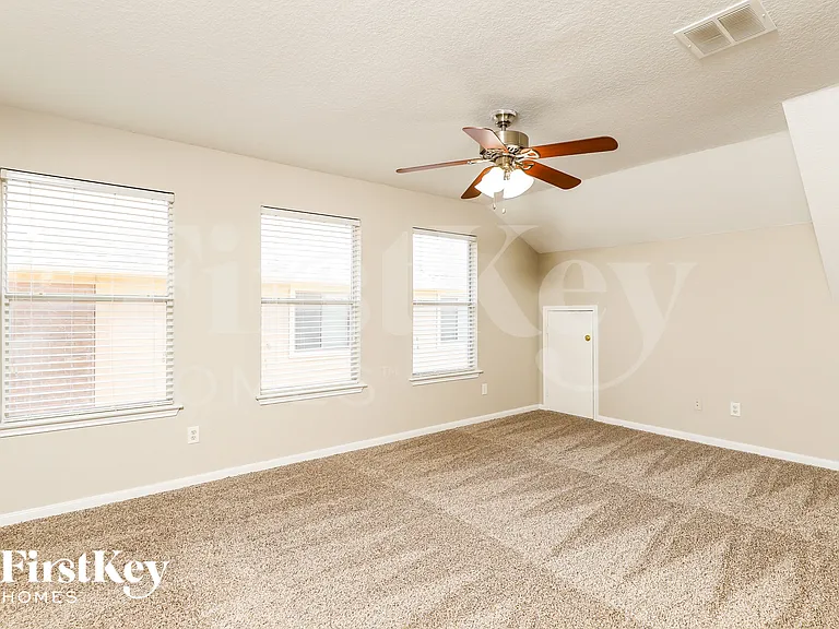 2225 Crary Mdw — Photo 2