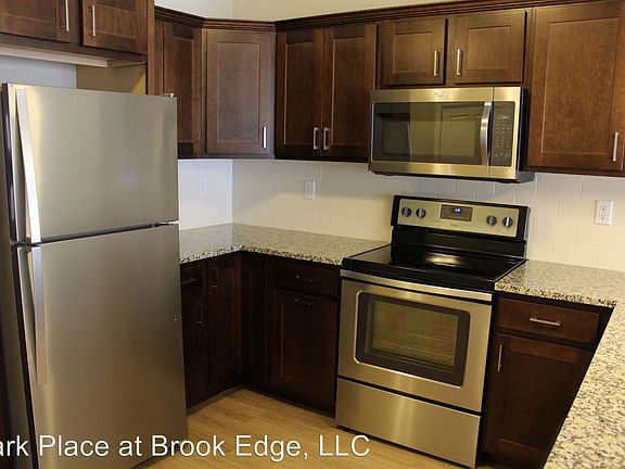 3rd image of 548 Campbell Ave Unit 208