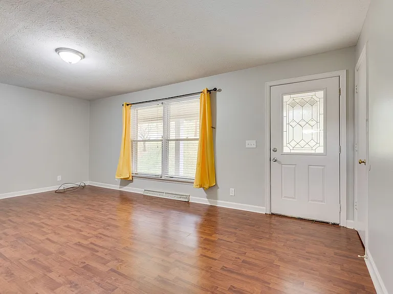 729 Foothills Rd — Photo 5