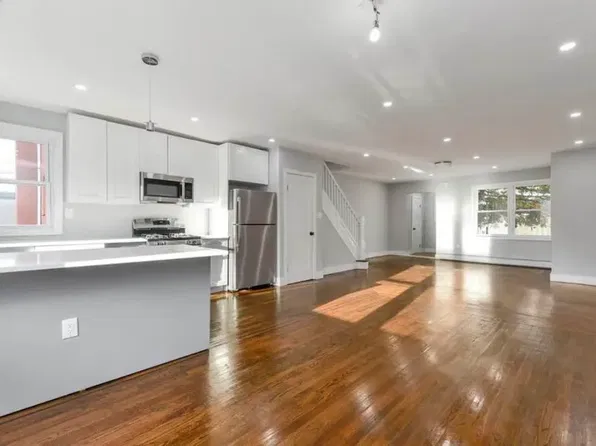 5768 Mazeau St, Flushing, NY 11378