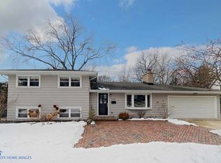 1239 Golf Ln, Wheaton, IL 60189