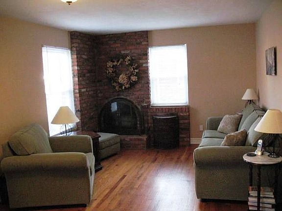 5th image of 30905 Carlton Dr