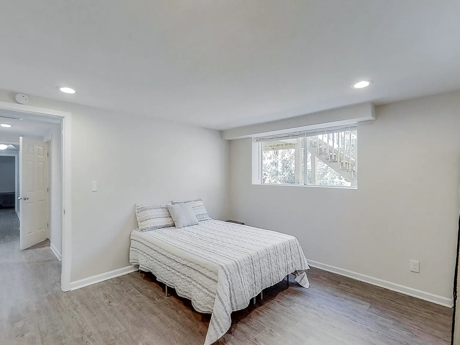 4 bed, 4.0 bath, 2704 sqft, $637 — Photo 2