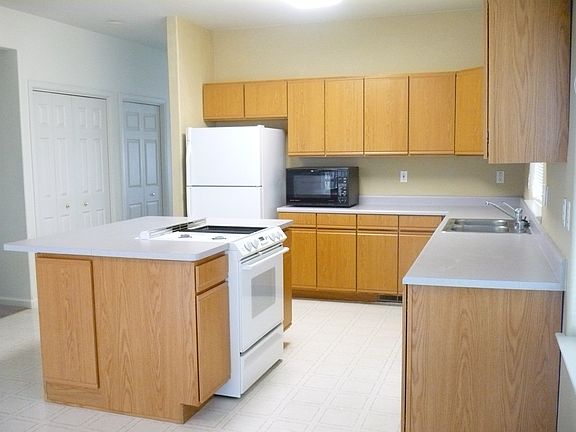 2nd image of 693 Curtin Ln