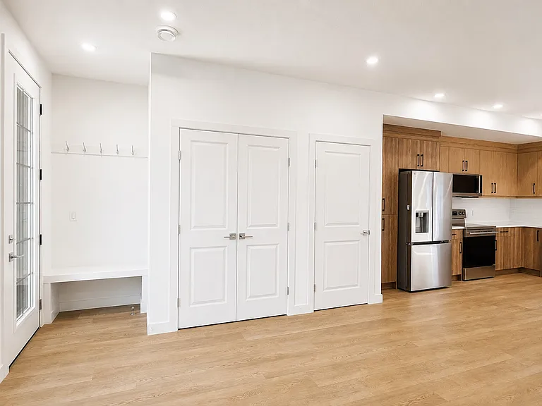 227 26th Ave NE #201 — Photo 7