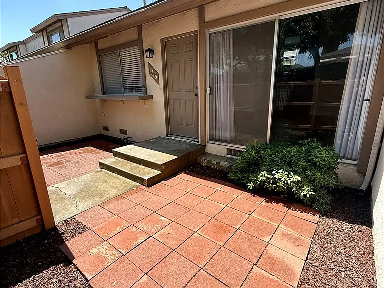 1715 N Gilbert St — Photo 15