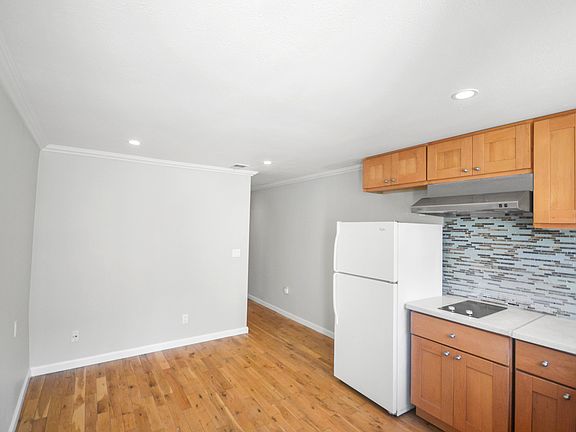 2nd image of 362A 11th Ave #A