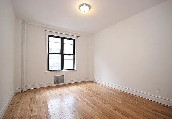 5th image of 165 W 83rd St APT 22