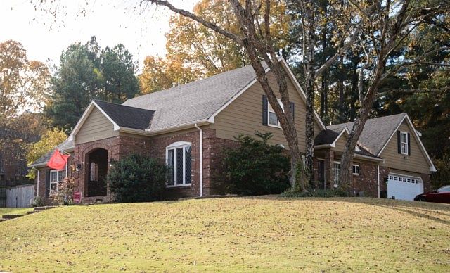 1st image of 3011 Oakleigh Ln