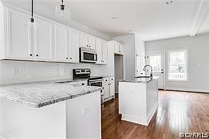 5th image of 15 Fox Run Forest Ln
