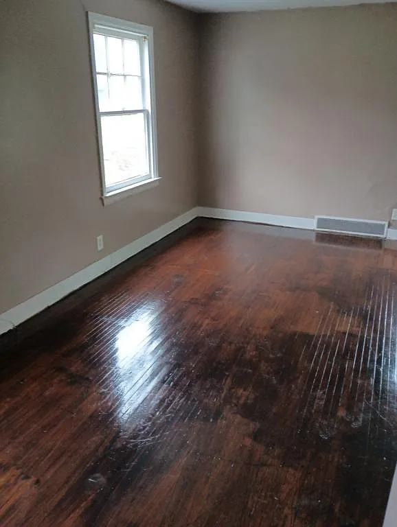 861 Glenwood Ave Back Lower, Buffalo, NY, 14211 — Photo 3
