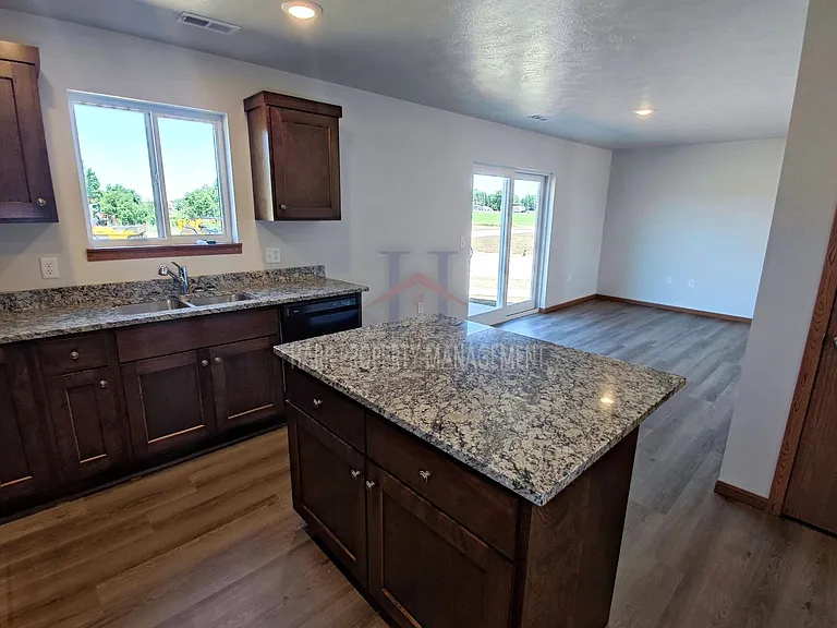 Sundance Ridge / Hitching Place — Photo 16
