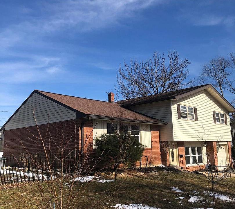 2nd image of 2201 Carlton Ln