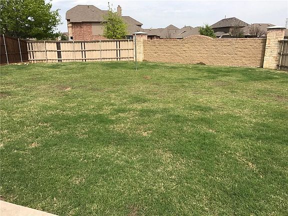 2nd image of 2485 Bridgeport Dr