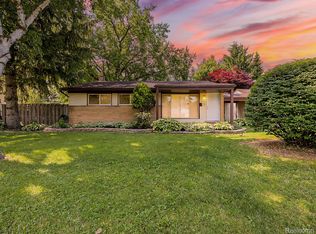 32501 Warren Rd, Garden City, MI 48135