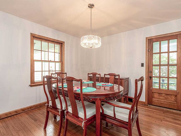 5th image of 130 E Schreyer Pl