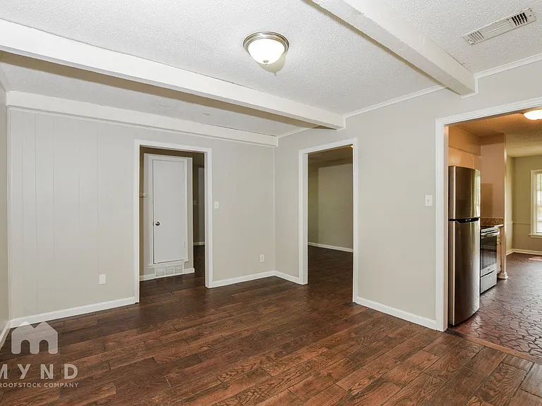 2154 Ashland Dr — Photo 11