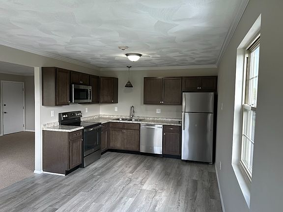 2nd image of 2 Wood Rd APT B4