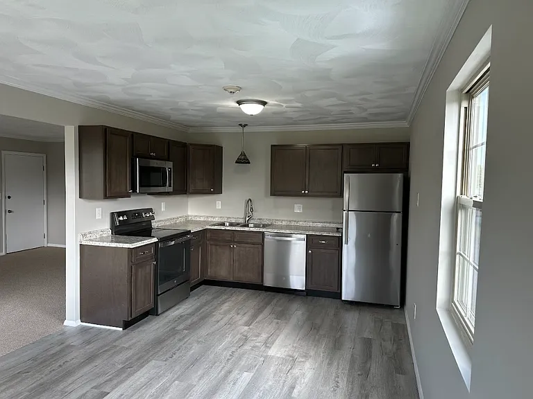 2 Wood Rd #B4 — Photo 2