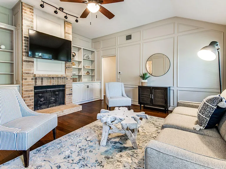 1624 Sutters Mill Dr — Photo 1