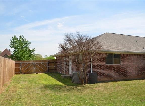 5th image of 204 Deer Creek Dr
