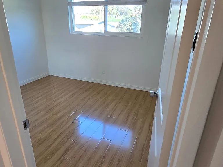 Coral Reef Apartments — Photo 19