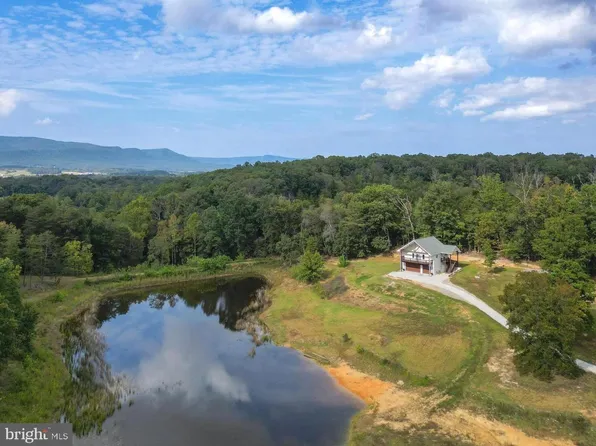 385 S McDaniel Ln, Shenandoah, VA 22849