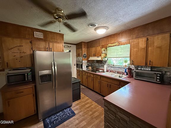5th image of 2360 Goldrush Rd