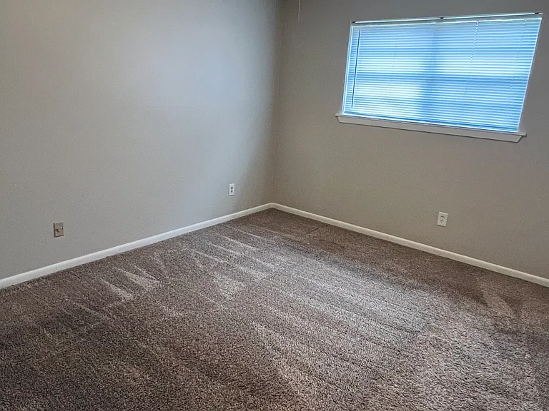 1920 Saturn St — Photo 8