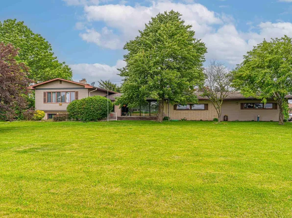 1354 Airport Rd, Lincoln, IL 62656