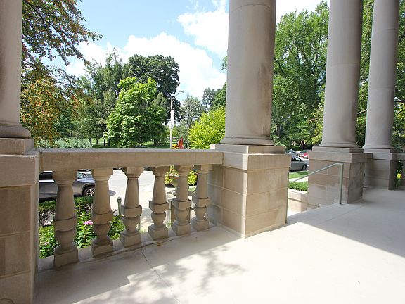 2nd image of 156 N Oak Park Ave APT 1F