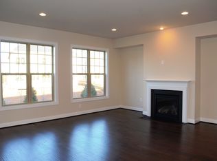 42536 Dreamweaver Dr, Ashburn, VA 20148