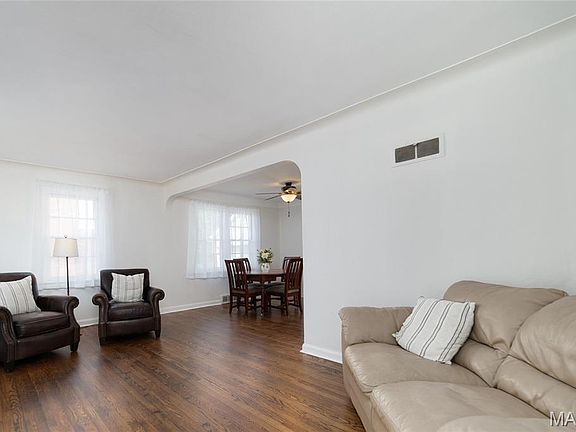 3rd image of 223 Robert Ave