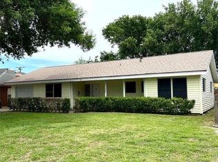 618 Lazy Ln, Pt Lavaca, TX 77979