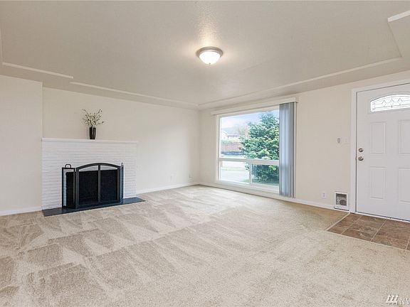 3rd image of 4014 S Cushman Ave