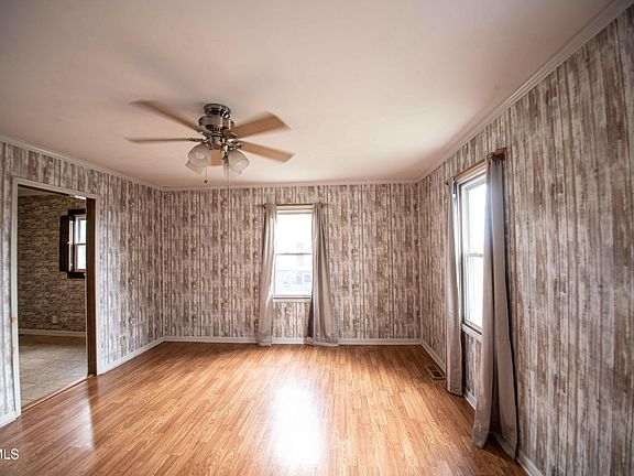 2nd image of 1524 Parton Dr