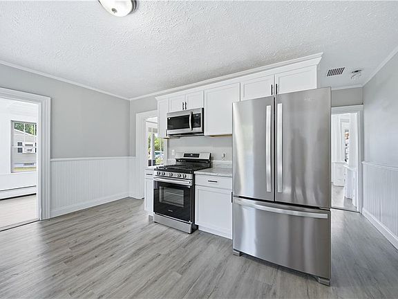 5th image of 430 Cumberland Hill Rd