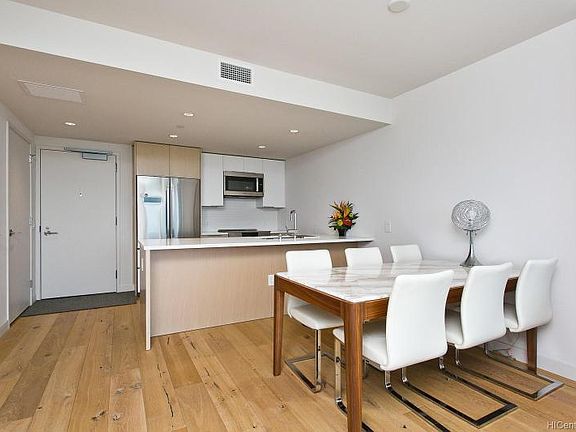 4th image of 1001 Queen St #3502