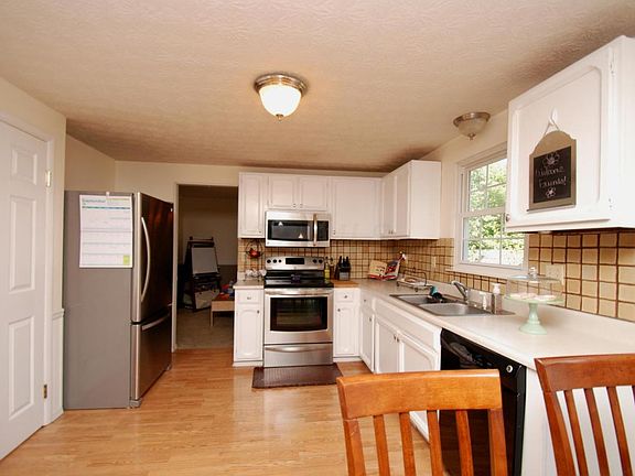 3rd image of 6768 Welland St