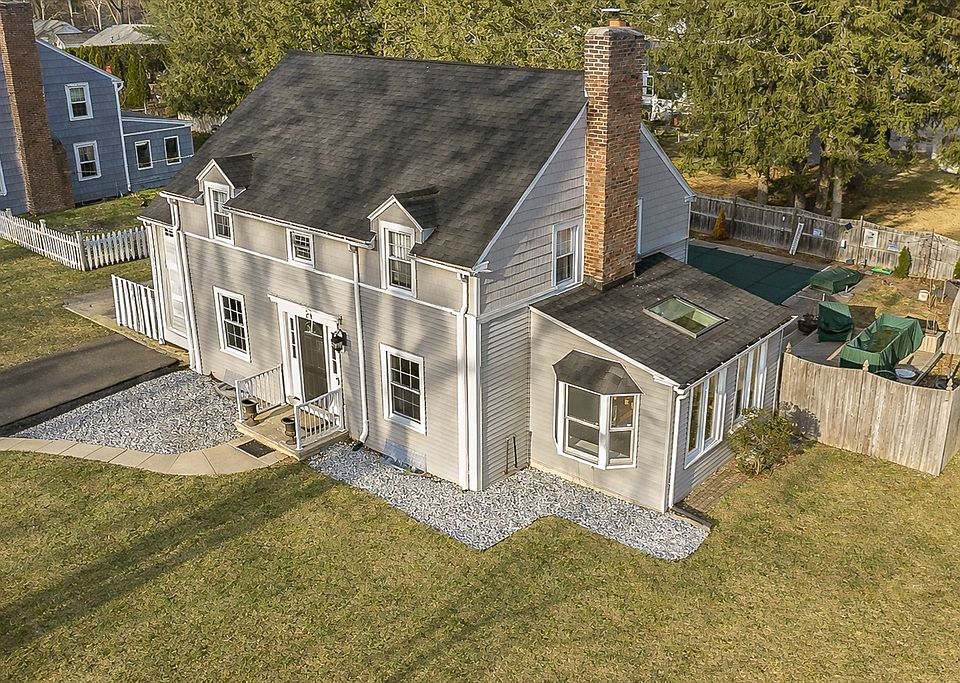 1st image of 87 Bridle Path Rd