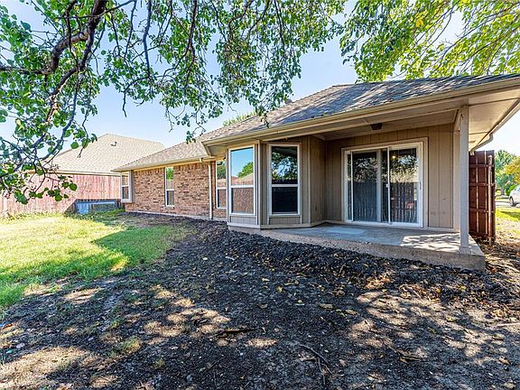 5th image of 111 N Winding Oaks Dr