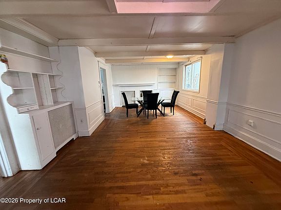 3rd image of 215 Ohio Ave