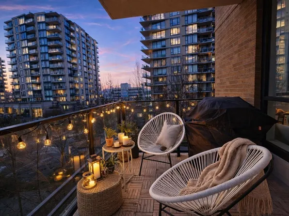 170 W 1st St #403, North Vancouver, BC V7M 3P2