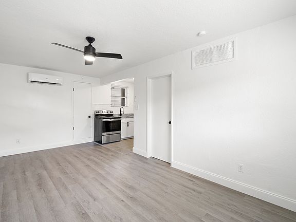 5th image of 919 1/2 16th Ave N APT 1