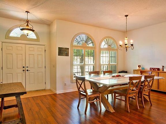 5th image of 3220 Russett Pl