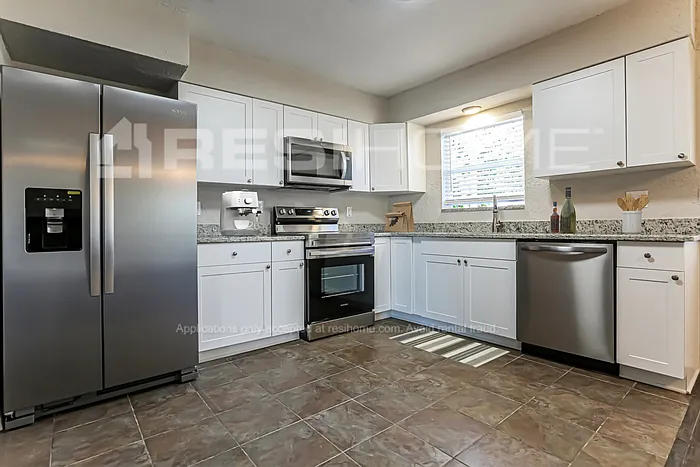 Building Photo - 6642 S Biscayne Dr