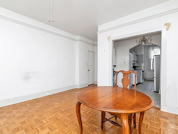 5th image of 2837 42nd St