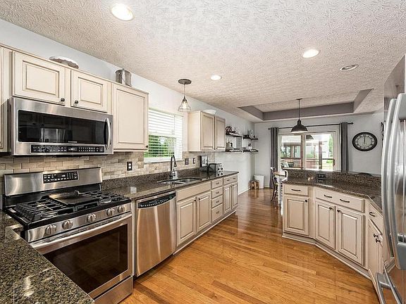 3rd image of 1763 Harrison Pond Dr