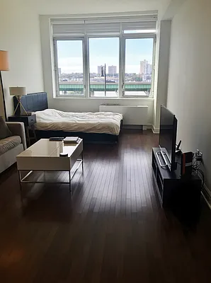 Rented by BLU Real Estate | media 27