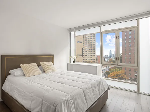 385 First Avenue image 7 of 14